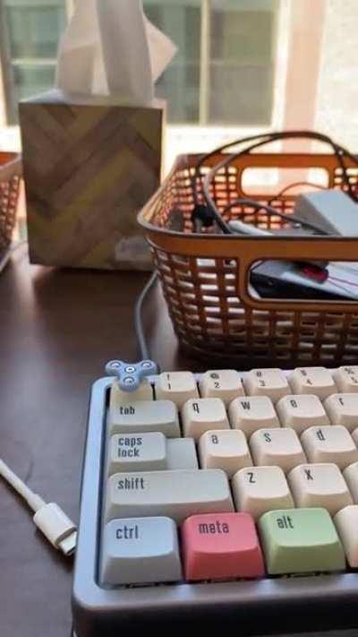 cat likes the new keycap