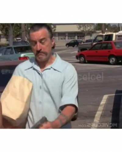 21 yaşında bir Türk gencinden sokak röportajına müdahale