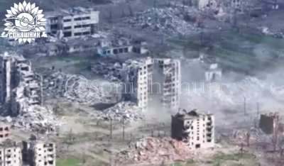 The Ukrainian Armed Forces carried out an airstrike by Su-27 using a guided American GBU-62 aerial bomb on a building with a Russian assault group. April 2025, Donetsk region, the city of Toretsk.