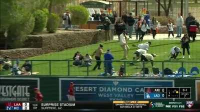 [Highlight] [Highlight] Freddie Freeman slaps one over the fence.
