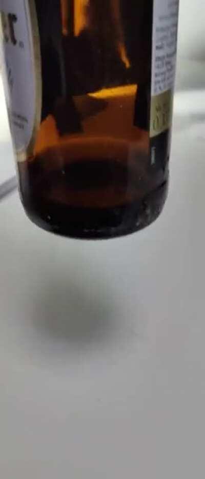 Nachdem ich Jahre lang gelogen habe ist es passiert: Meine Flasche hat ein Loch.