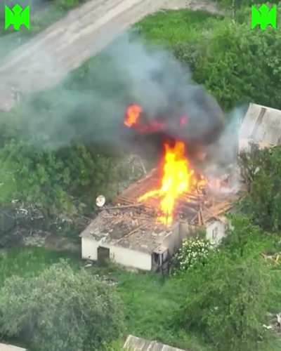 Ukrainian Vampire drone dropping heavy incendiaries on russian positions. 427th Separate Unmanned Systems Regiment (RAROG)