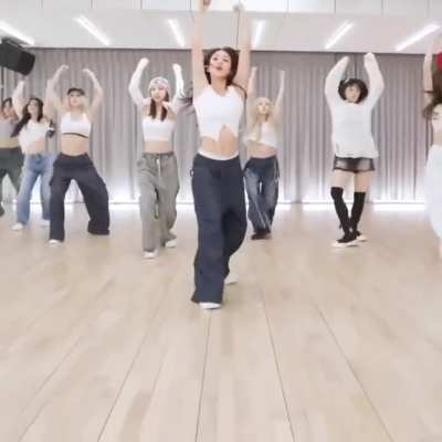 Jihyo practice dancing to Strategy