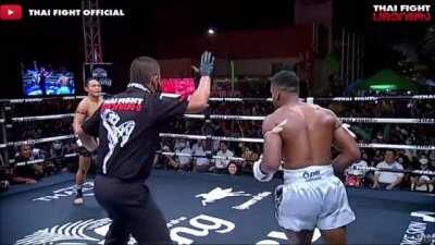 Securing his 57th win in a row today, Saenchai continues his monthly quest of putting on a Muay Thai master class.