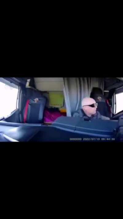 Leaving the steering wheel while on the road