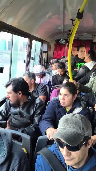 Discusi&oacute;n de dos chicas en una unidad de la L&iacute;nea 670 supuestamente por el amor del mismo hombre
