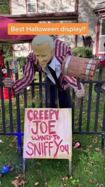 How to terrify children especially little girls on Halloween. Sniff..Sniff 😂