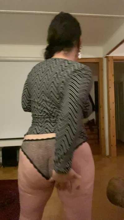 Can I get a volunteer to pump a load in me?