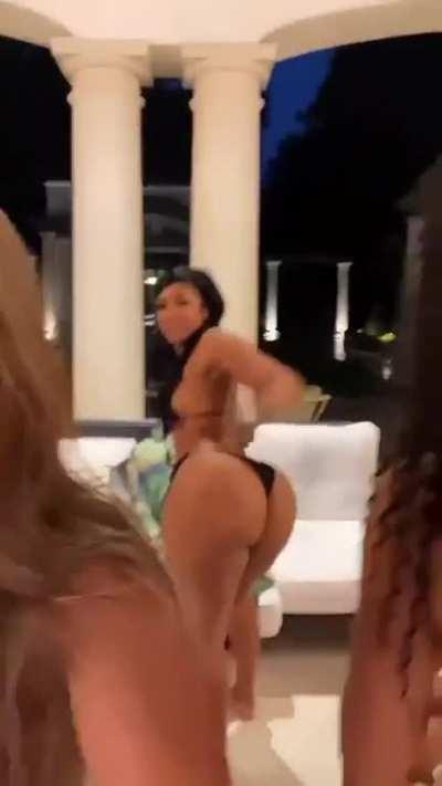 Porsha in a thong 😍pors