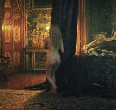 Elle Fanning Nude