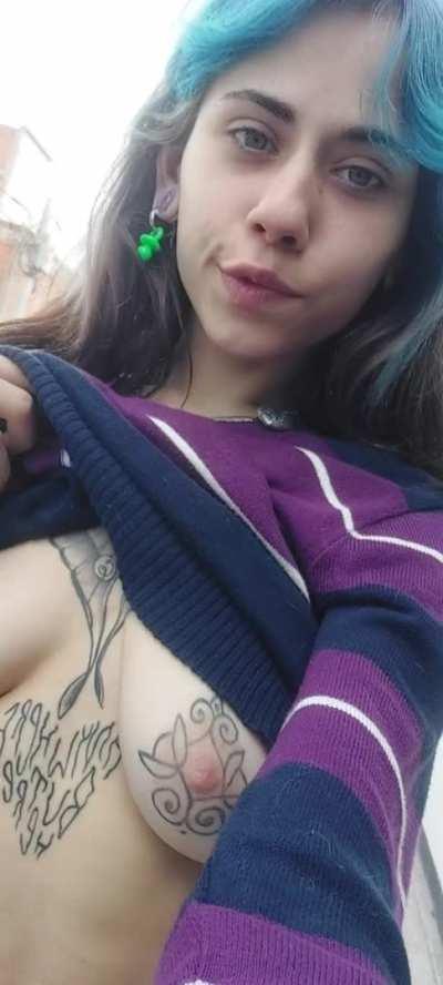 Showing my tiddys to the world!!