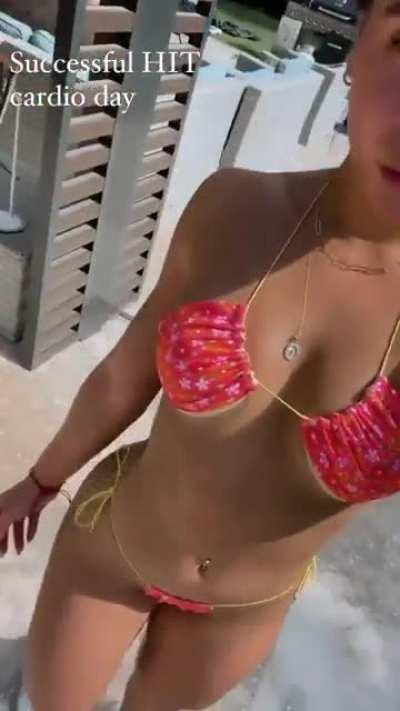 Her insta account is @mariarzolaa, she is Buscemi's friend