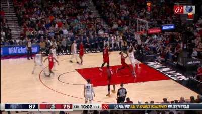 [Highlight] Jon Konchar catches a cutting Aldama for an ally oop dunkshot