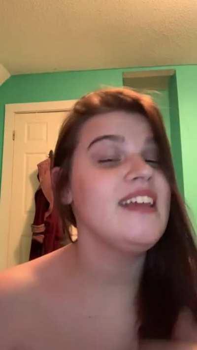 Squats naked?!! What?! Click the link below and Dm my on OnlyFane to pay for the full video. Definitely worth the watch and price. Talk dirty to me babes. I’ll be waiting 😈👅🍑🍑💋👑👇🏻