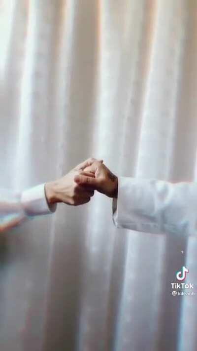 That last handshake 😂