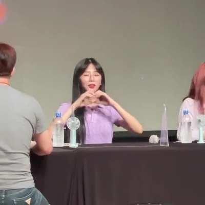 JiU does a heart