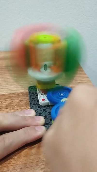 A VEX GO toy to teach the Eye Sensor