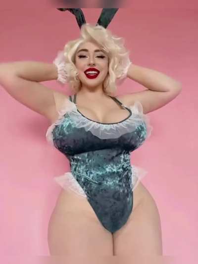 Bimbofication at its finest!