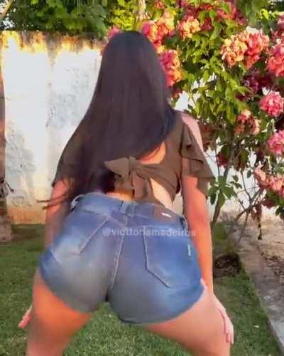 Victtoria Medeiros (@victtoriamedeiros)