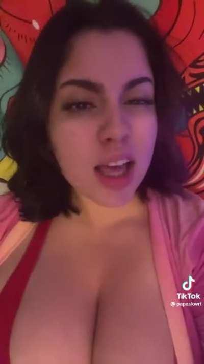 (papaskwrt) big boobs latina