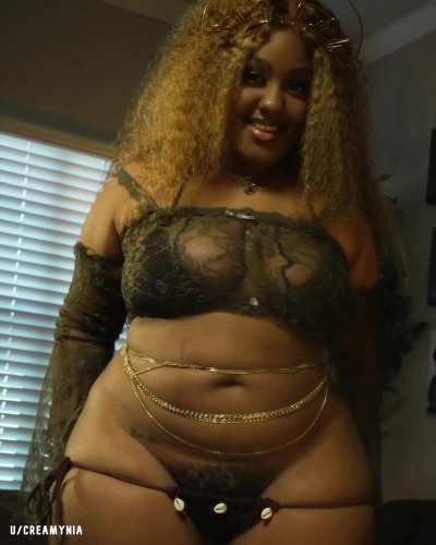 Ebony Goddess Teases her Hairy Pussy