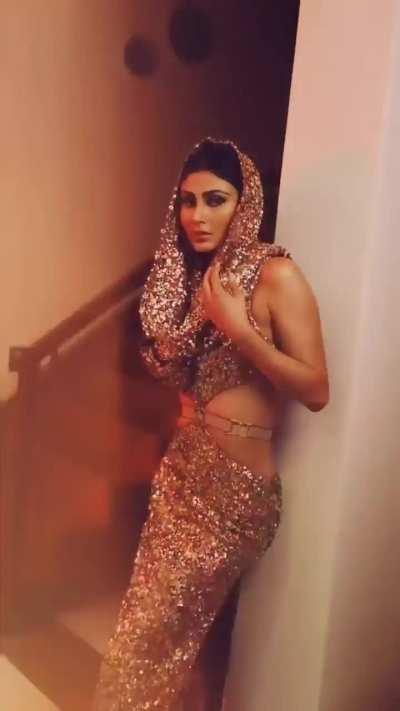 Mouni Roy 