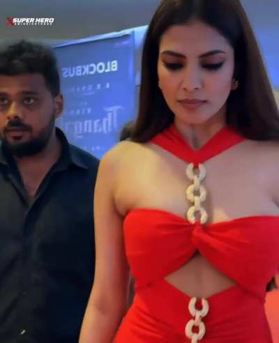 Malavika Mohanan 🥵