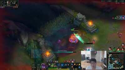 Akali e cancel mid-air to dodge Yone ult