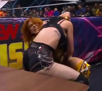 Oh Saraya, if your Ringpants are that tight, you should wrestle bottom naked!