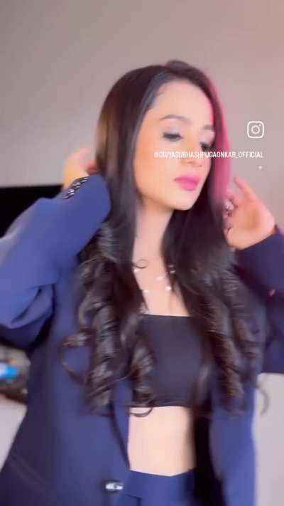 Divya Pugaonkar (Ashi boss asel tar kaay karal) 