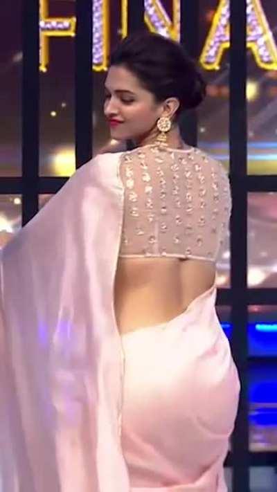 Aaah baby shake that ass baby..shake it on top of my cock..Deepika Padukone will not us live peacefully..she has to make our cocks hard