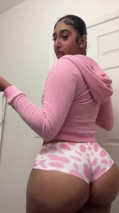 Mami got that culo 😳🍰🍑