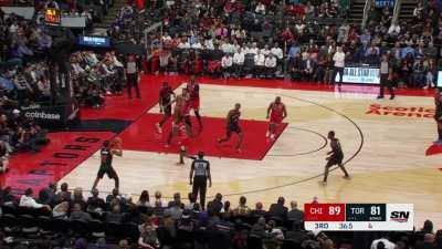 [Highlight] Quickley breaks down the defense, swing passes find Scottie for 3