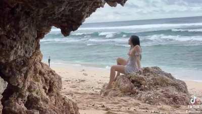 Somebody captured me on a beach and sent me by AirDrop😄