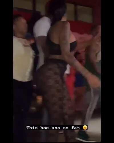 They called her a hoe and she reposted it 😂 she know she is