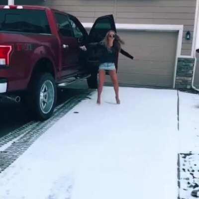 WCGW walking on snow with heels!