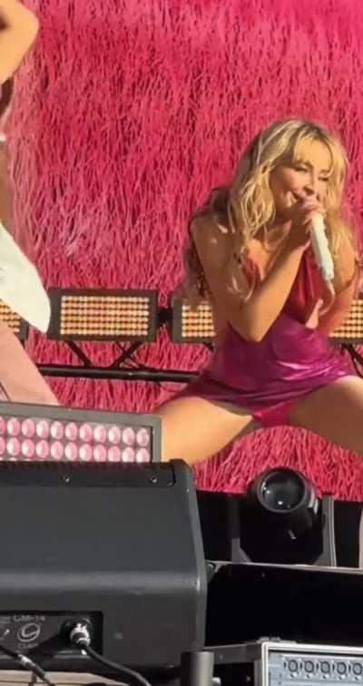 Giving everyone a nice peek