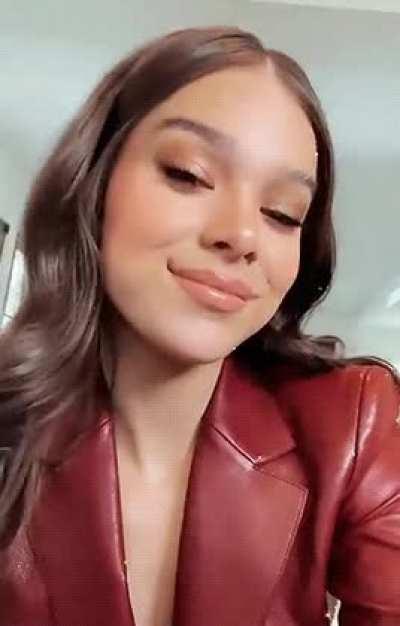 Nobody treats my morning wood better than Hailee Steinfeld