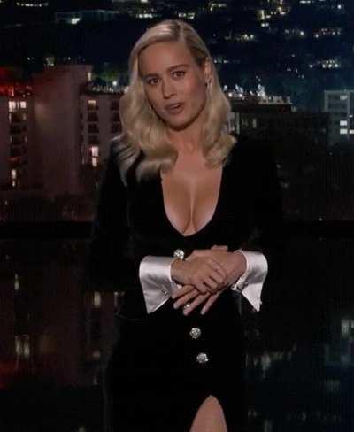 Brie Larson should have picked three lucky fans from the audience and let them titfuck her in this dress that night...