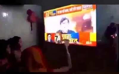 Kaun hai ye log. Kaha se aate hai