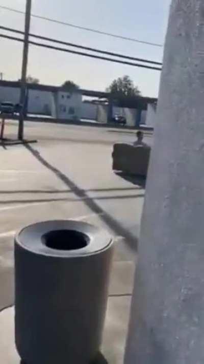 This is the best thing ive seen in awhile, imagine driving down the road seein' this.