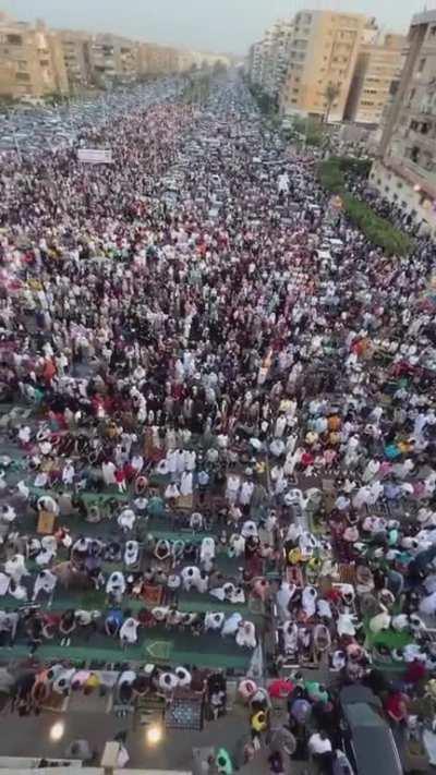 Thousands preforming Eid prayer at Mosque abou bakr el seddik - Egypt. Mashallah