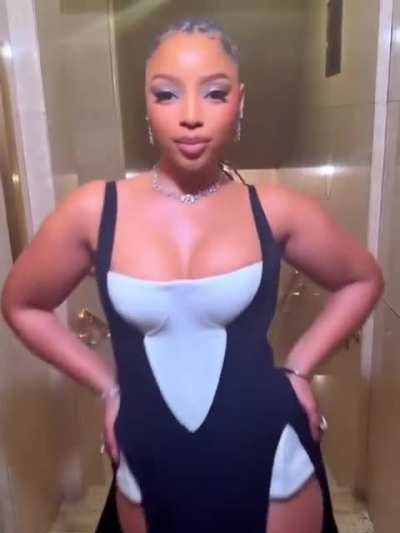 Chloe showing off her look for an event last night | IG 11/8/2025