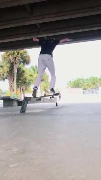 bs lip to tailslide bigspin out