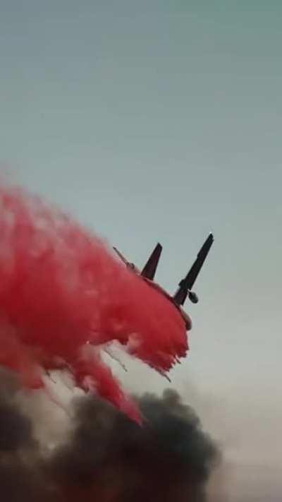 Perfect position for an unexpected air tanker slurry drop