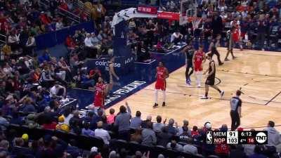 [Highlight] CJ McCollum hypes up the crowd late in the game. Proceeds to miss free throw.