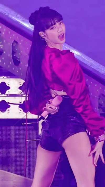 Lisa's smooth ass and pink pussy is where the pink venom is and I definitely want to taste that 💦