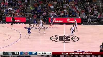 [Highlight] LAC commentators, Brian and Jim, get hype for free Chick-fil-A