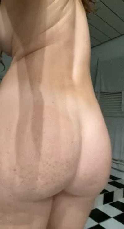 37 Ginger MILF needing your attention this morning.