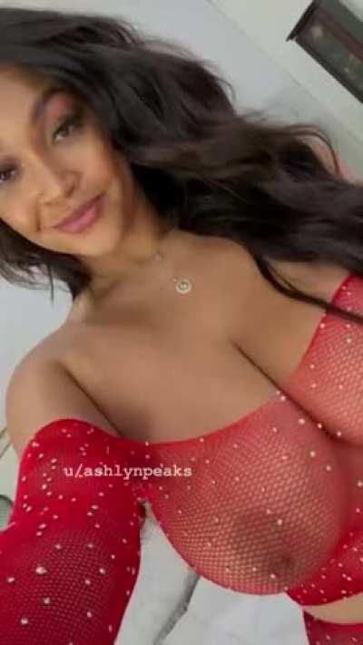 I Look Like A Slutty Christmas Present [OC]